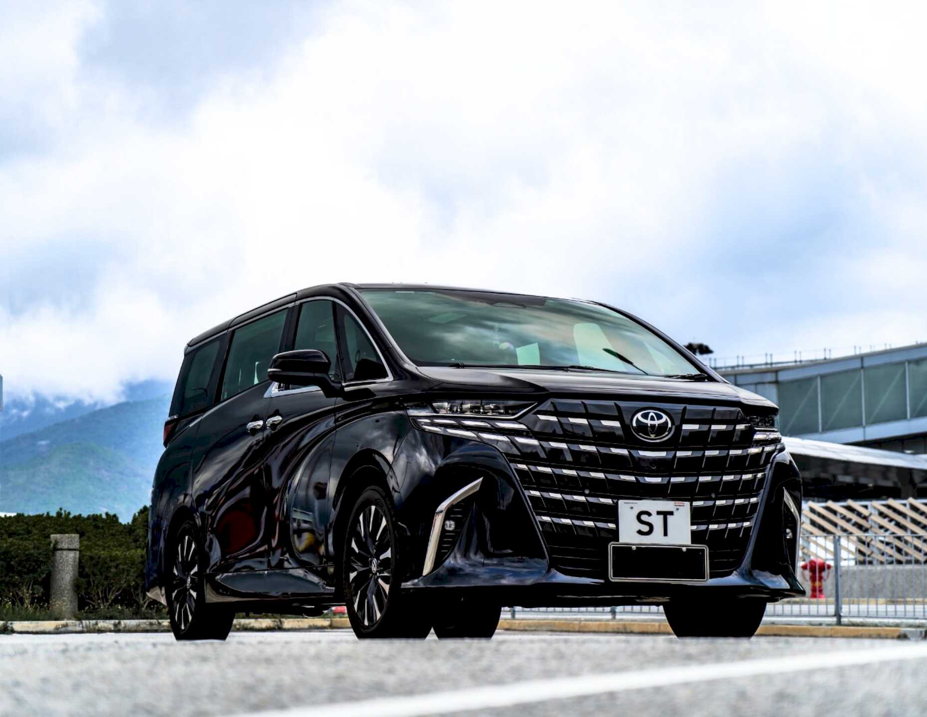 Toyota Alphard / Vellfire & Benz V Class